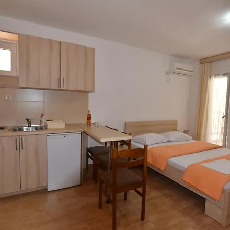 6 Palmi * Budva