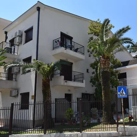 6 Palmi * Budva