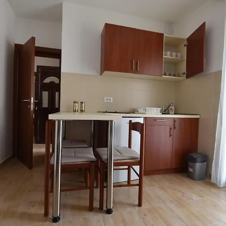 6 Palmi * Budva