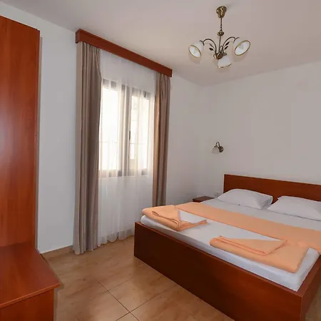 6 Palmi * Budva