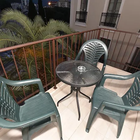 6 Palmi Budva
